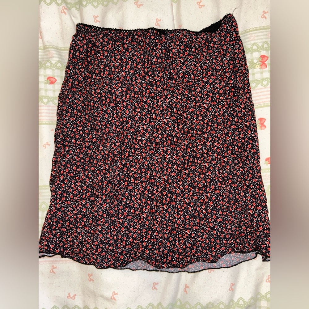 Brandy Melville Black and Red Floral Pencil Skirt